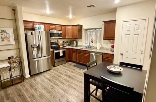 Coronado House | The Green Door - Historic PHX 2BR + Office Retreat