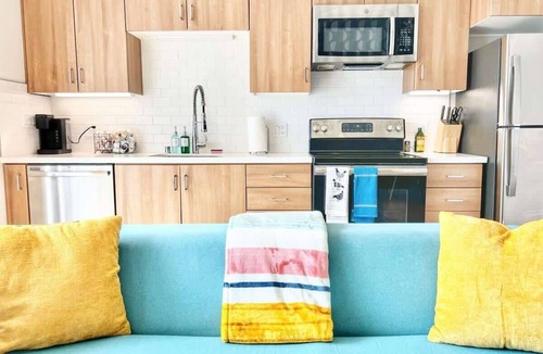 East Village Apartment | The Groovy Getaway w/Rooftop Views – Heart of San Diego