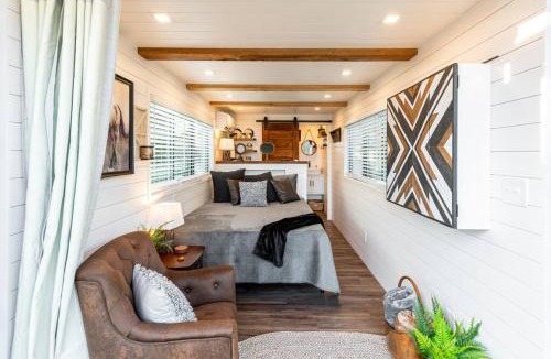Waco Hotel | The Stable Tiny Container Home-12 min to Magnolia