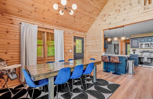Wolf Laurel Cabin | The Summit