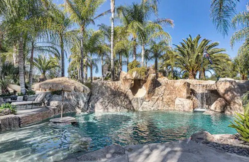 Menifee House | The Tiki Palm Oasis Pool, Waterfall & Slide, Gorgeous 4bedroom house in Menifee