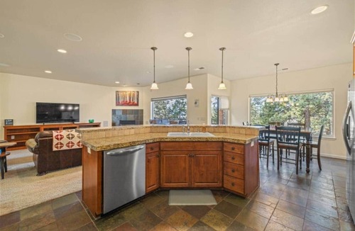 Klamath Falls House | The Tipsy Turtle @ The Running Y Resort|Golf|CraterLake|Sleeps 12