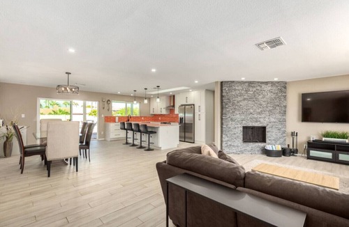 Paradise Valley Village House | The Valley View- Heated Pool/Hiking/Rooftop/Gym/WFH