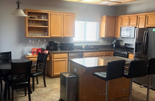 Yuba City House | Tremendous 5-bedroom house with AC in Yuba City