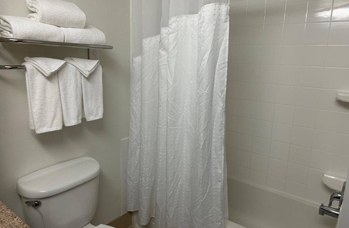Barstow Hotel | Two Modern Rooms w/Free Breakfast Near I-15 + Famous Route 66 Museums!