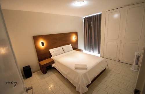 Leon House | Venator House Moral