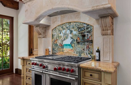 Montecito House | Villa Farfalla; Montecito villa near Butterfly Beach with 4 bedrooms, yard, grill.
