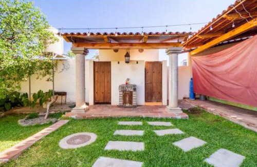 Tlajomulco de Zuniga Villa | Villa Isabela 10 Sleeps - Pool - Huge garden
