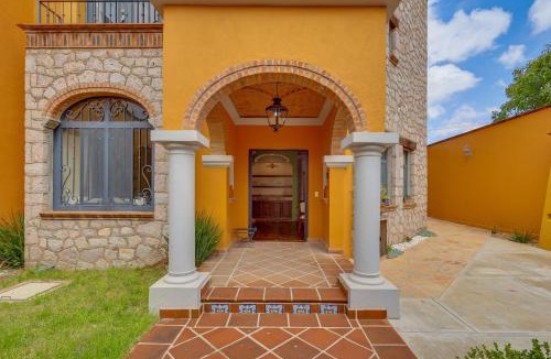 San Miguel de Allende House | Villa Near Parroquia de San Miguel Arcángel!