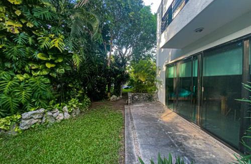 Puerto Juarez Villa | Villa Selvática con Piscina en Playa del Carmen