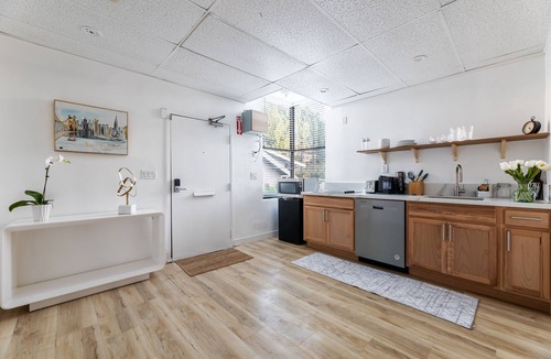 Mid Central House | Walk distance to convention center and Caltech center Pasadena private parking