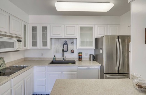 Ocean Park Condo | Walk to Beach & Boardwalk! Condo in Santa Monica
