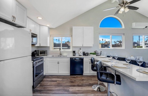 Ocean Beach House | Walk to Ocean Beach | 2BR w/Patio & BBQ