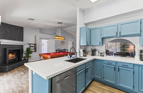 La Buena Vida House | Walk To The Stadium with Pool, Putting Green, & Pool Table & Great Location