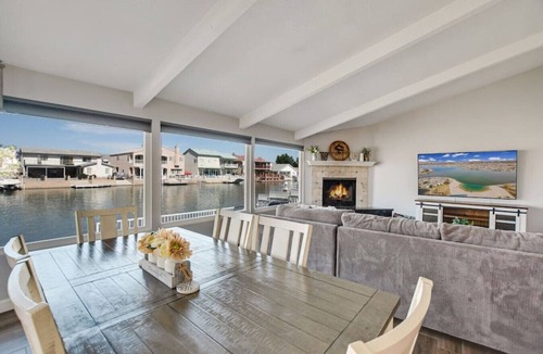 Victorville House | Waterfront Lake House