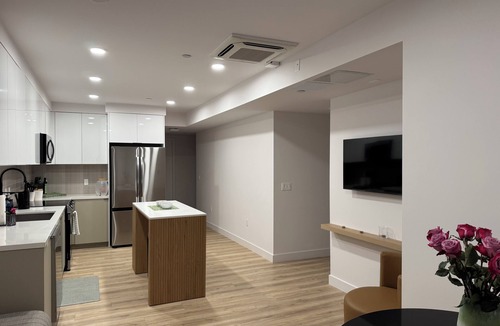 Beverly Grove Apartment | Where Los Angeles comes alive elevated living in room D
