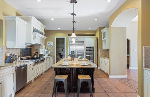 Temecula Villa | Wine Country Villa Large Rooftop Terrace w/Views + Game Room | Via del Sur