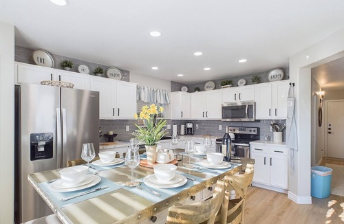 Copper Basin House | WOWZZZA! Remodeled 2025, SW YARD, Heated Pool Home, 5 STARS ABOVE THE REST!