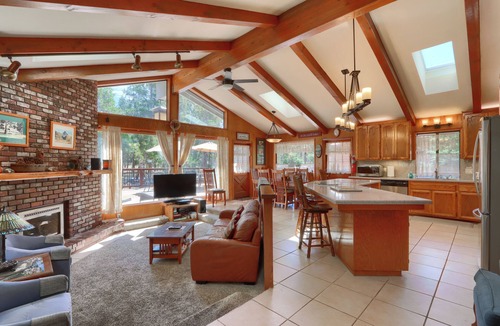North Wawona Cabin | Yosemite Family Retreat combines three neighboring homes on a quiet Wawona cul-de-sac