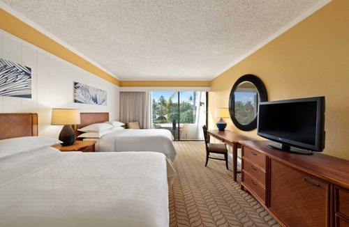Keauhou Hotel | Your Kona Coast Adventure Starts Here! Outdoor Swimming Pool, Pet-Friendly Hotel