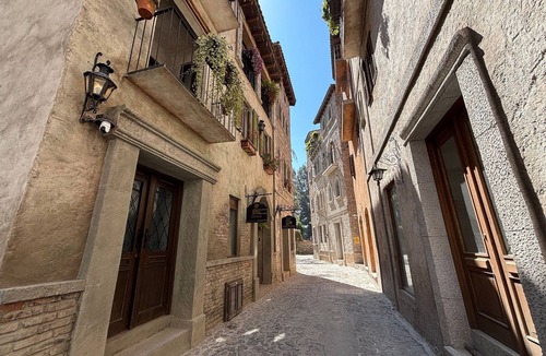 Santeagueda Apartment | Zeus Apartment: Modernity in Val'Quirico.