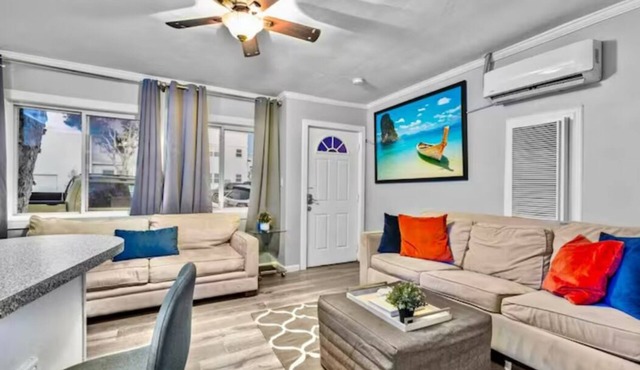 1 BR Mission Beach Sandy Steps to the Beach in San Diego