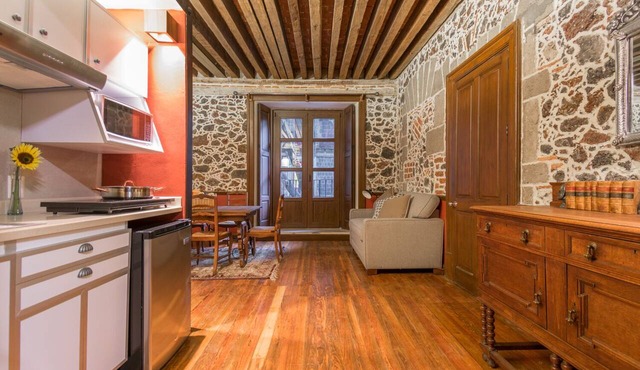 1BR Historic suite w/balconies - 100 mts from the Cathedral. CASA SAUTO