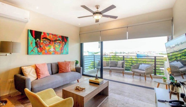 1BR Playa Condo · Pool, Gym · Walk to 5th Ave