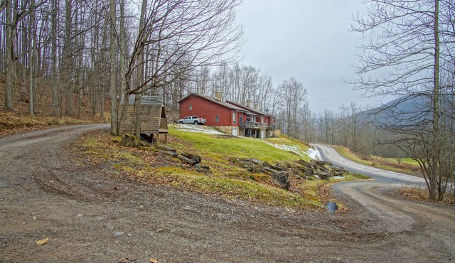 2 Br Plus Loft: Hawthorne Valley 4 in Slatyfork