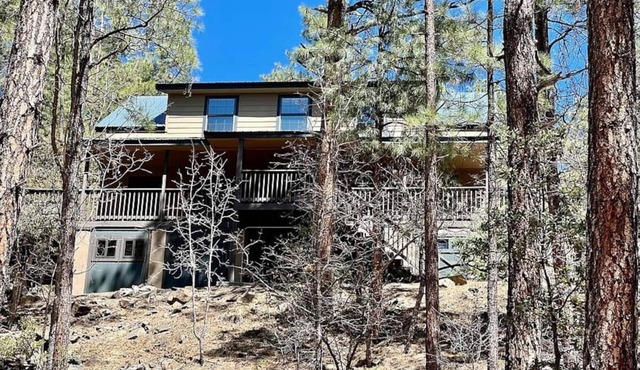 2 King 1 Queen hot tub 3-bedroom cabin in Groom Creek