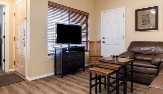 2Bed/2Bath Deluxe Suite in Flagstaff! Complete w/Golf, Pools, and More! in Flagstaff