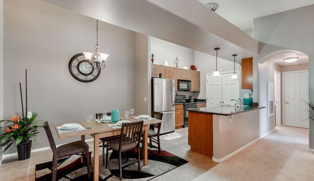 2BR condo w community pool, hiking trails