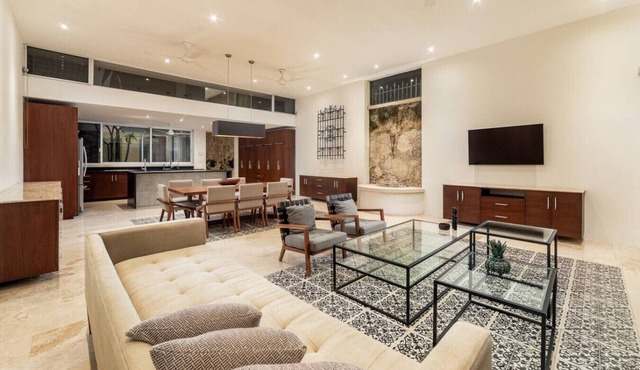 3 bedroom Oasis 1 block from Paseo Montejo
