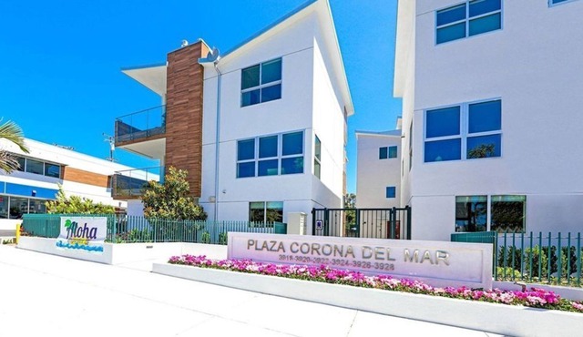 3 Bedroom Townhome L-600698 by Houzlet in Corona Del Mar