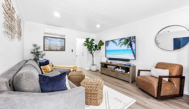 3 Blocks to Beach- EV Charger- Near Pier & Pacific City- CA King Bed- Pets OK