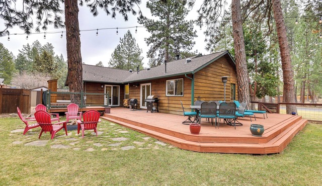 3 Mi to Old Mill District: Family Retreat w/Yard in Bend
