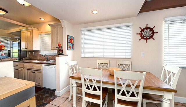 309CE: Incredible Island Vacation Home, Min Away from Downtown, BBQ, Porch - 309
