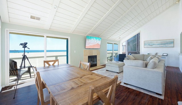 3371O Casa Del Mar - Oceanfront 4BR/3BA Beachfront Retreat in Hollywood Beach in Oxnard