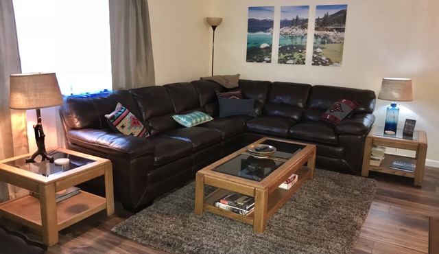 3BR, HOT TUB, Walk to Beaches, Summer Pool, Near Palisades & Northstar Villages