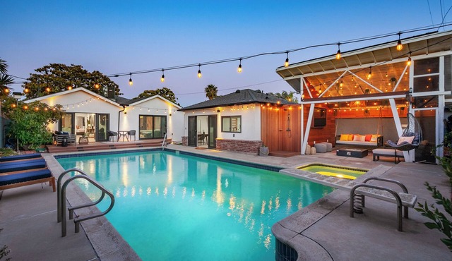 4BR retreat with private pool & Spa minutes from Sofi, LAX and beaches.