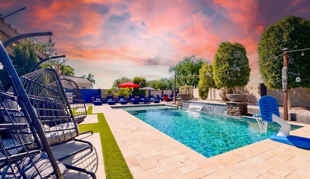 4BR w pool, fire pit, game room