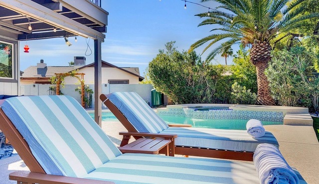 4BR w pool, heated hot tub, lake views in Mesa