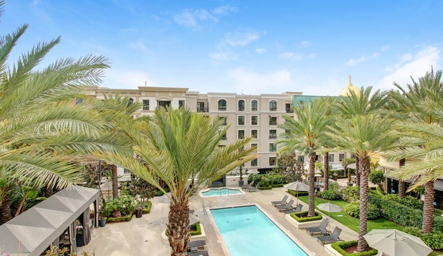 4th floor 2B/2bath with private balcony overlooking the pool at the Americana! in Glendale