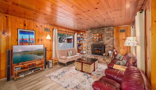 4th of July Available! Al Tahoe Cabin-Vintage Meets Modern