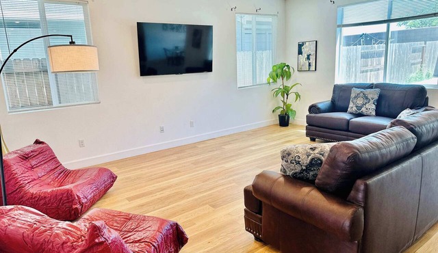 5-Bedroom/3 Bath/Sleeps16 in Lodi
