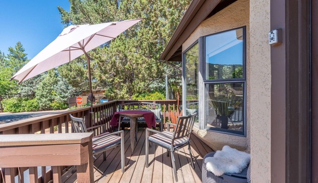 5 minutes to Bell Rock! Fresh private home with pool/hot tub, golf & pickleball