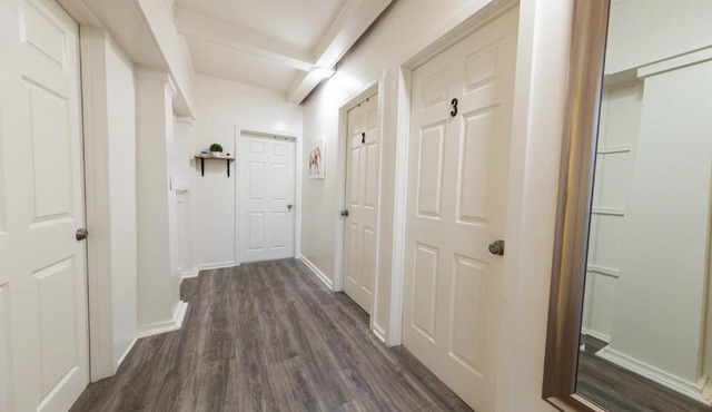 8 Beds Home with 4 Car Parking Space - Near DTLB in Long Beach