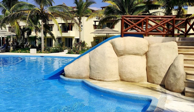 Acapulco's House with 3 gigant pools, massive gardens and 3 besrooms