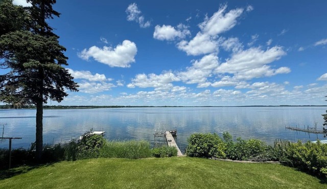 Adorable lake front cottage in charming Osakis in Osakis