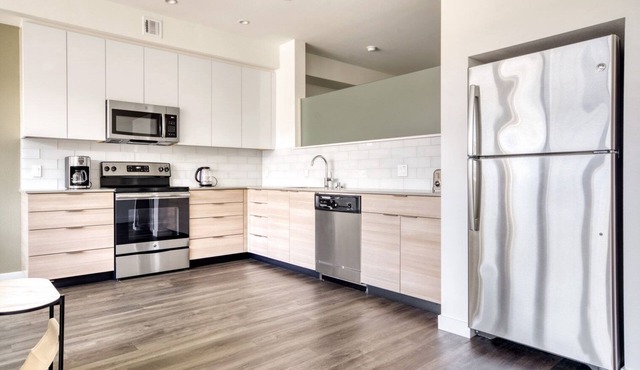 Amazing Berkeley 1BR w/Gym, W/D & Roof, near Highways, by Blueground in Berkeley